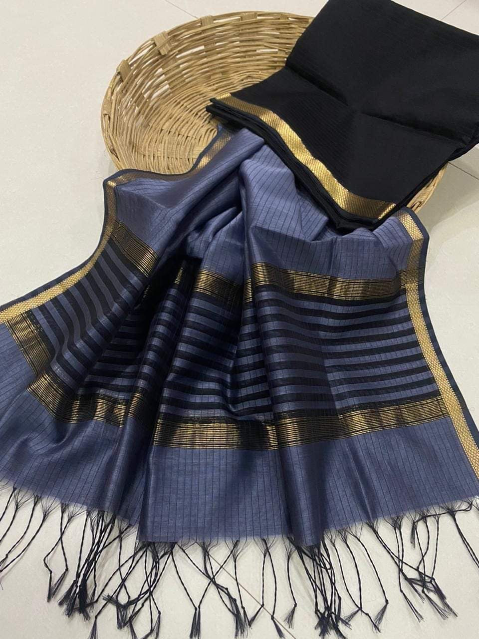 Cotton Silk Maheshwari Saree - Grey