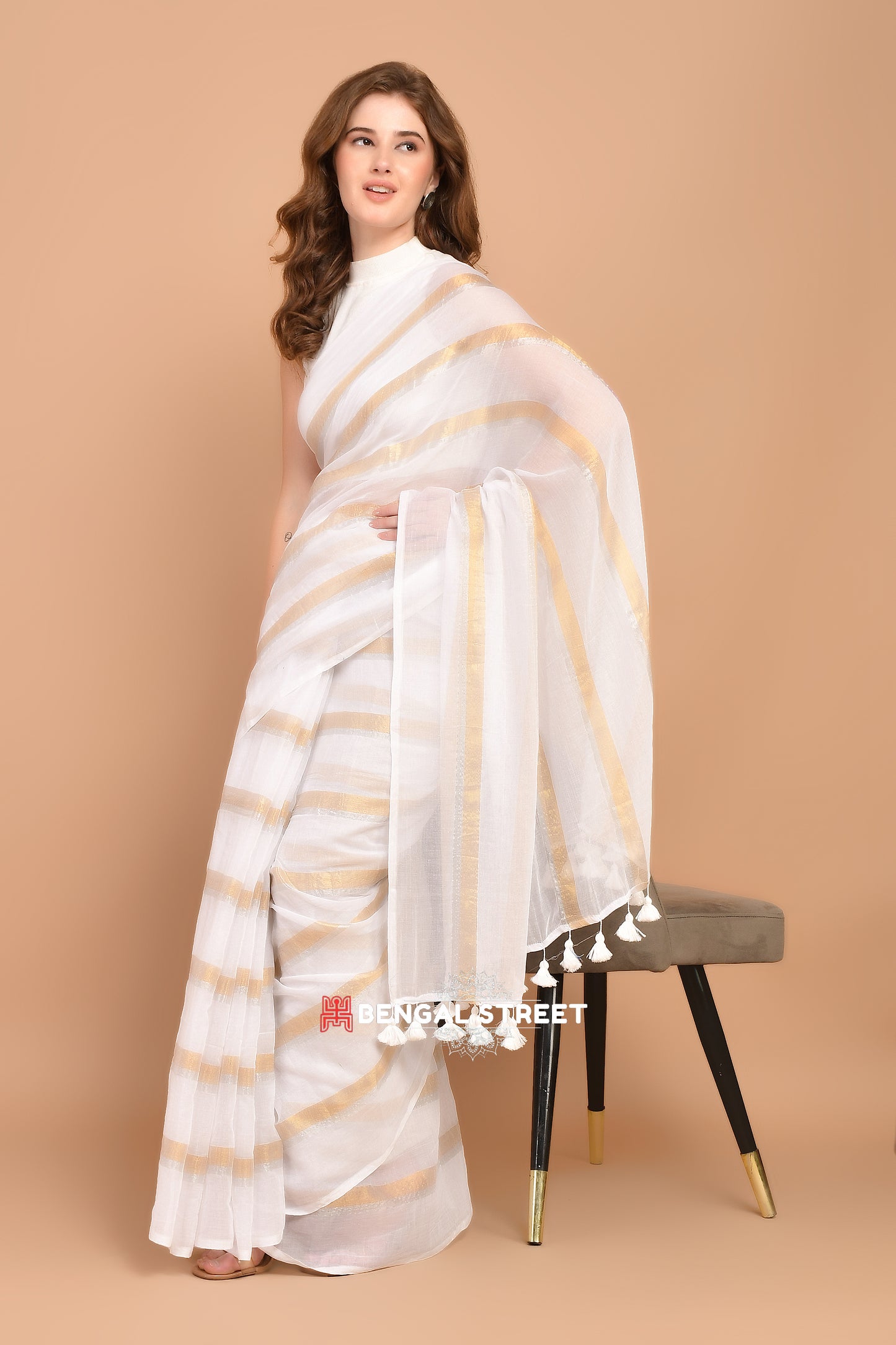 Zari Stripped Mul Cotton Saree: White Colour