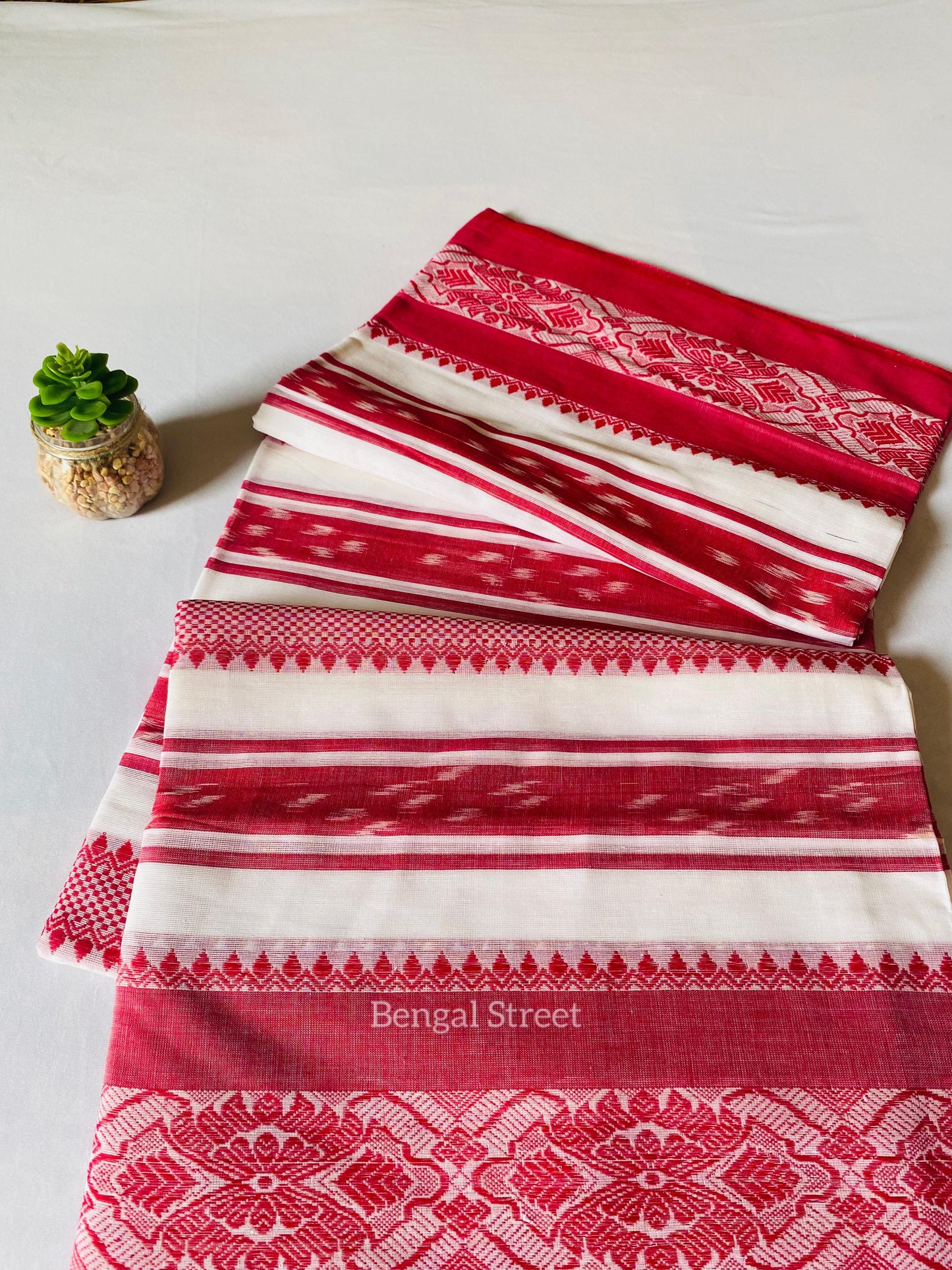Dhaniakhali/Dhonekhali Cotton Saree – White & Red