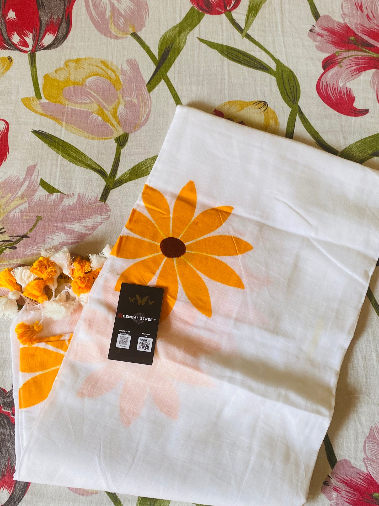 Hand-painted Flower Mul Cotton Saree - White