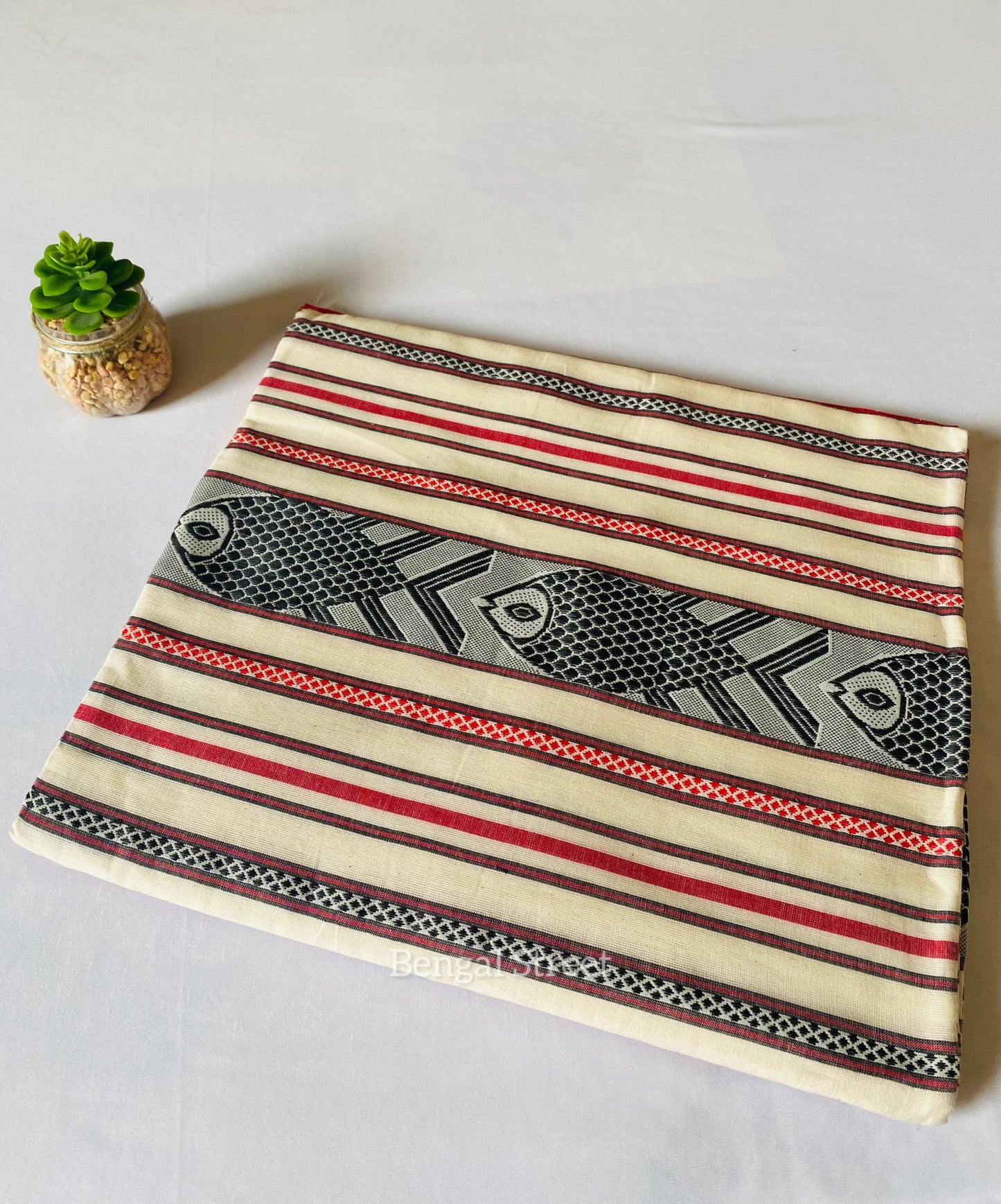 Dhaniakhali/Dhonekhali Cotton Saree – Fish Motif