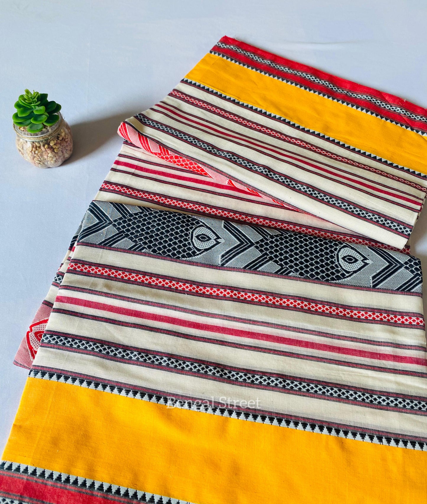 Dhaniakhali/Dhonekhali Cotton Saree – Fish Motif
