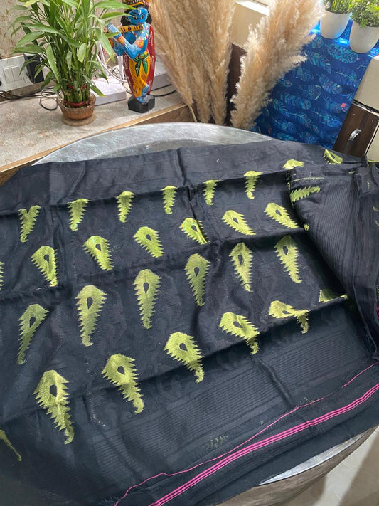 Black & Golden Jamdani Saree: Korat motif
